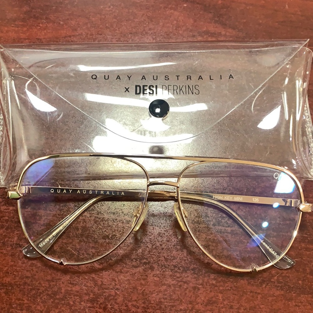 Quay Australia X Desi Perkins High key mini Gold/clear
